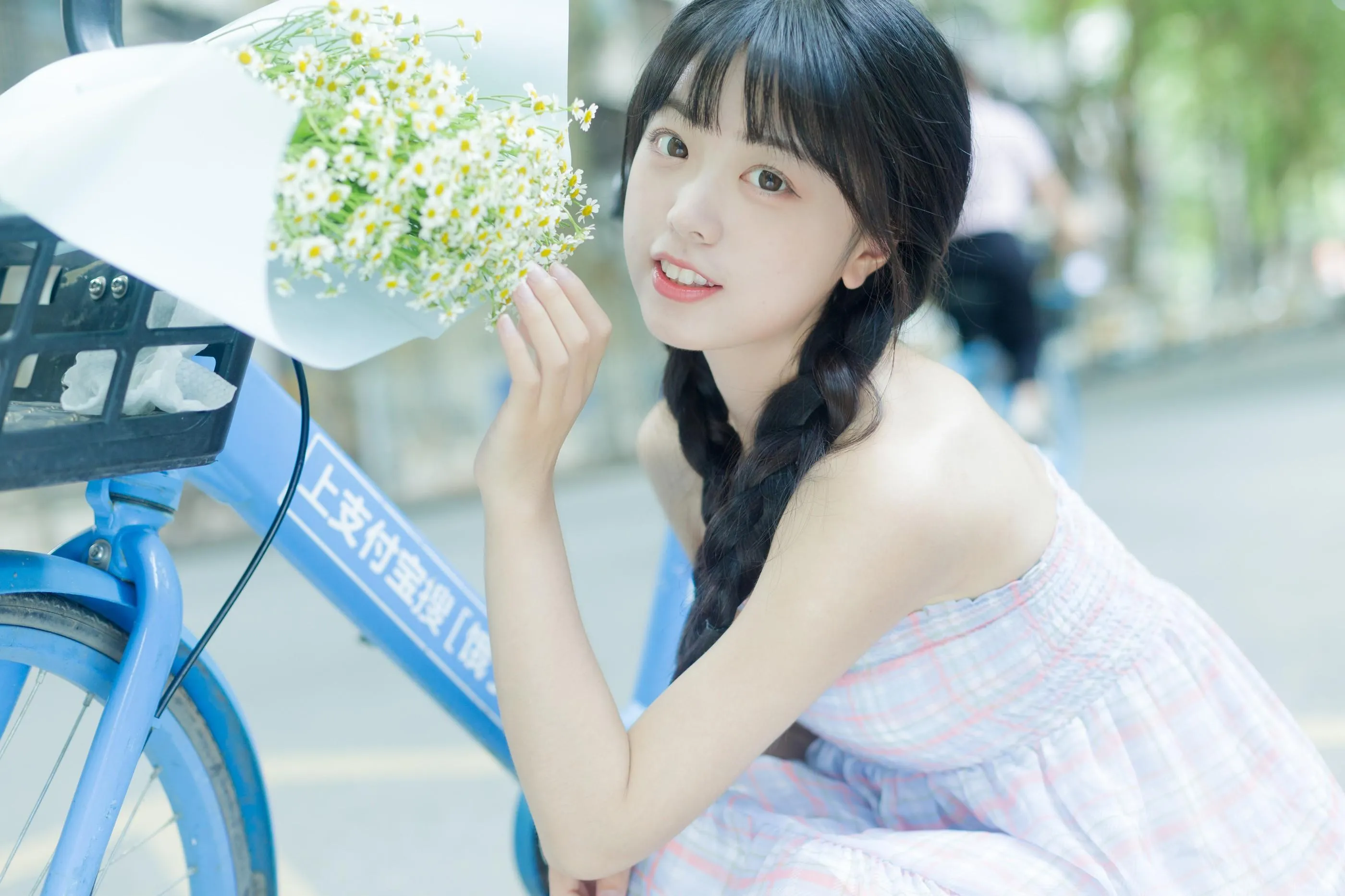 [YITUYU艺图语]2022.08.12 夏天是洋甘菊的气味 可爱泡泡呀 [33P]插图6